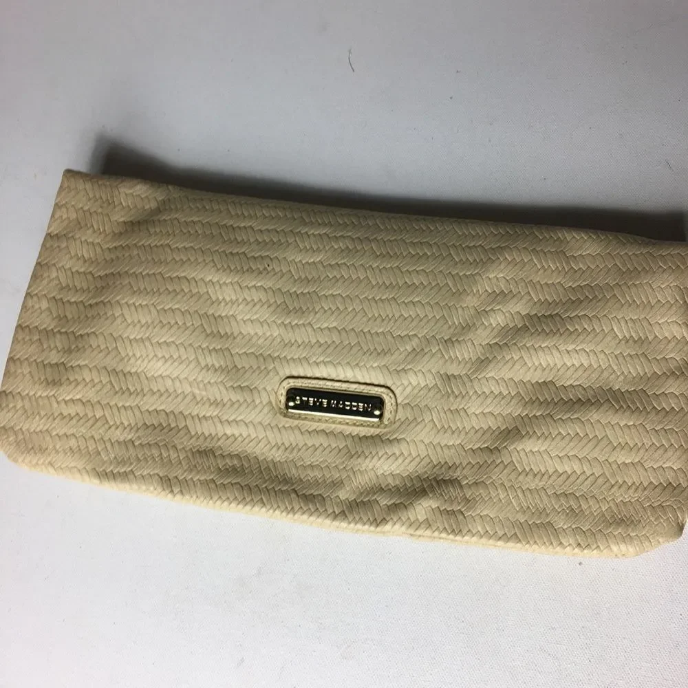 Steve Madden beige weave pattern clutch